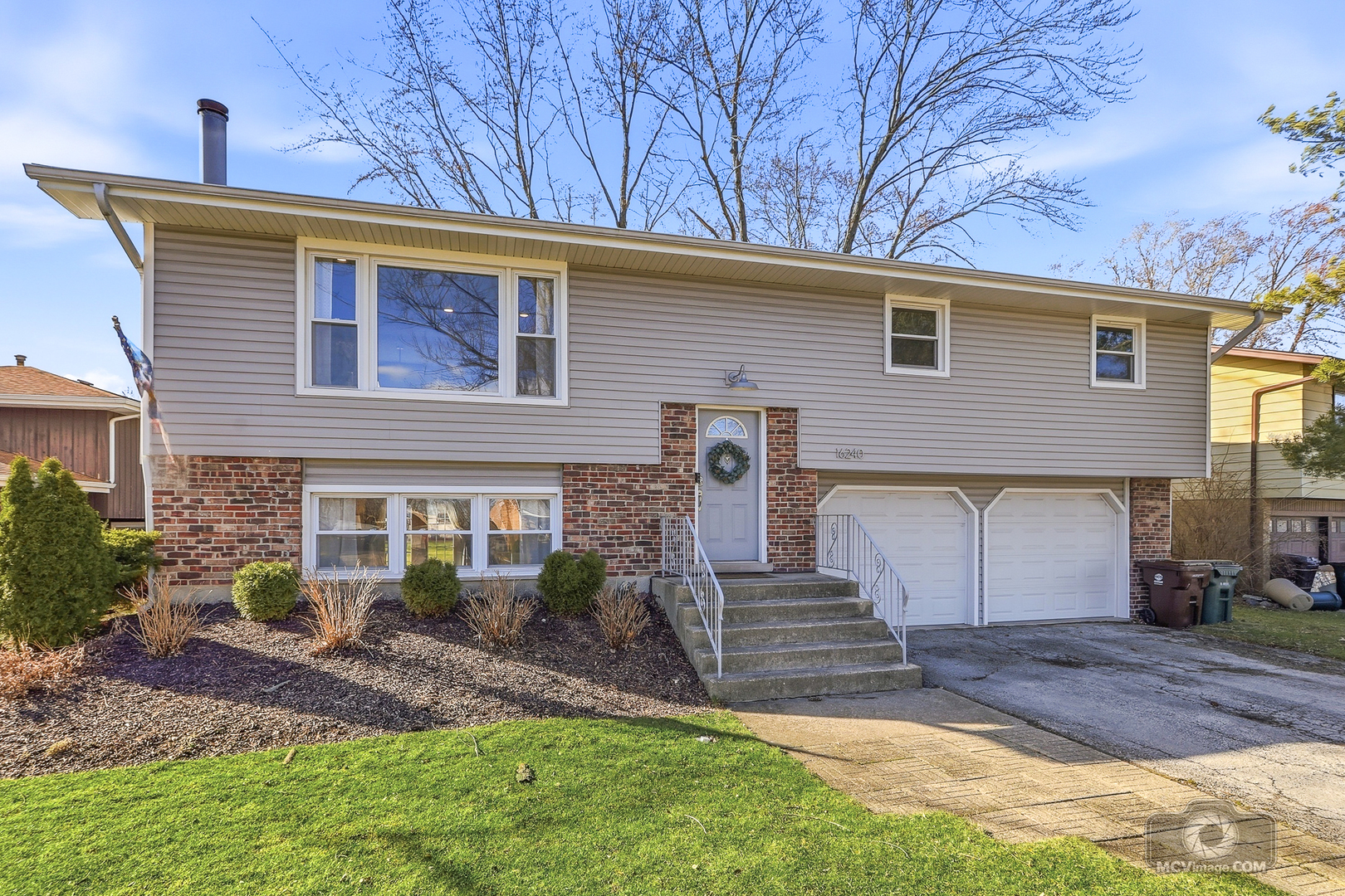 16240 Debra Drive, Oak Forest, IL 60452