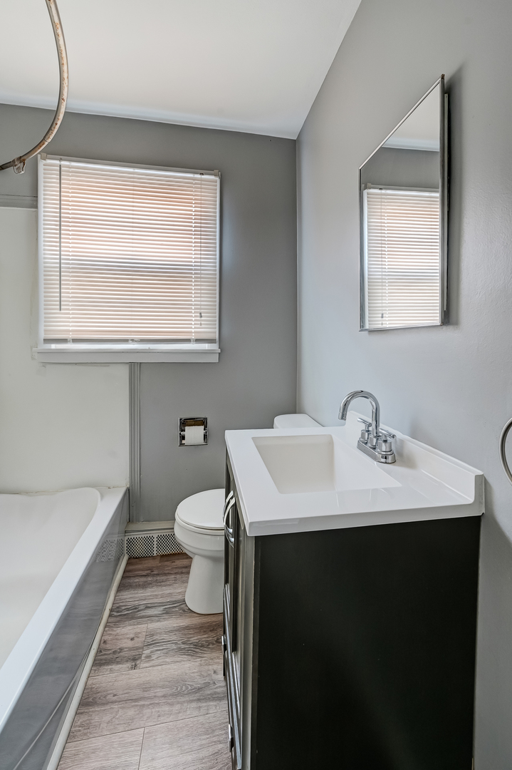 1112 Adams Avenue, Wauconda, IL 60084