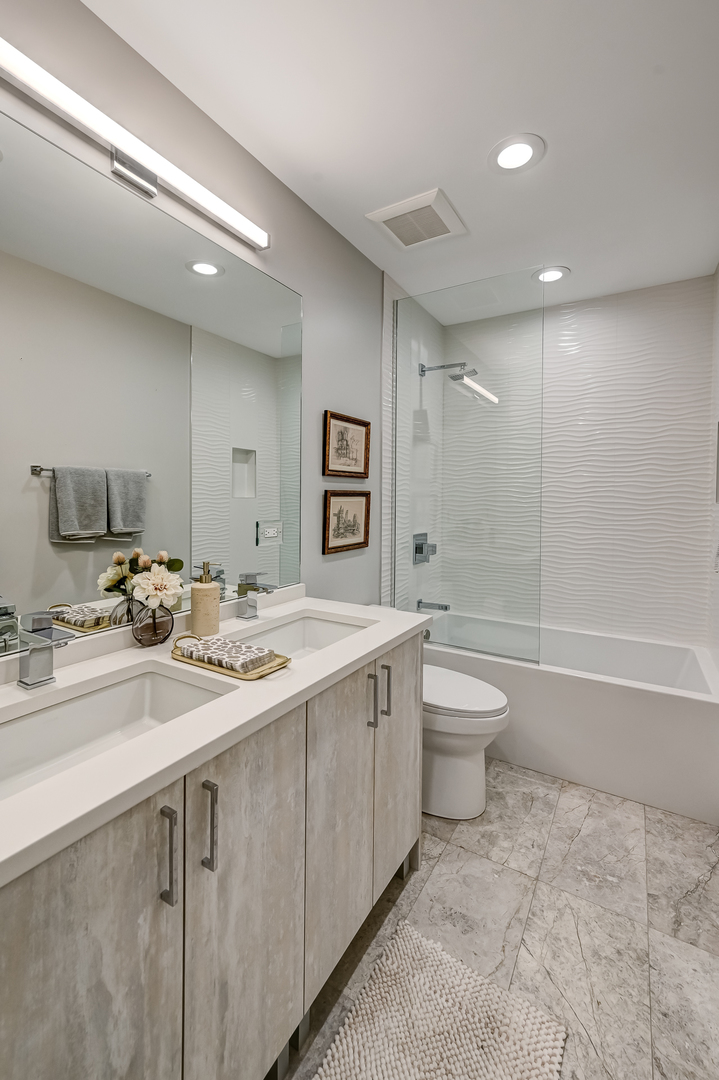 360 Claymoor Road #3G, Hinsdale, IL 60521