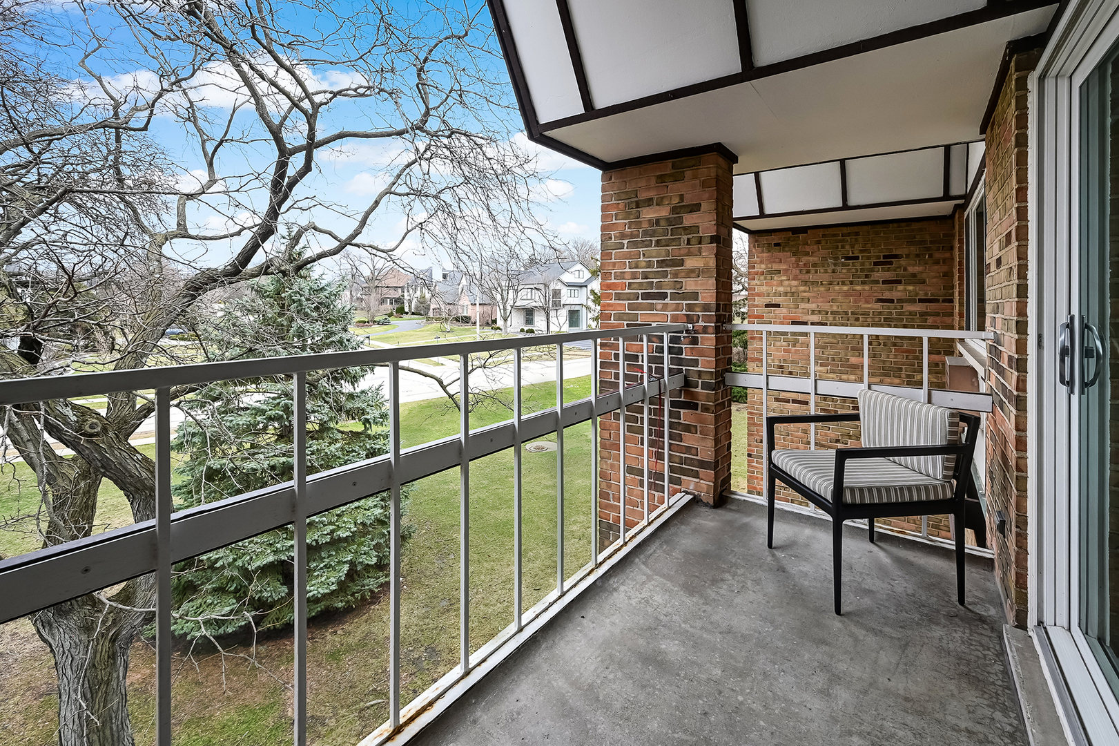 360 Claymoor Road #3G, Hinsdale, IL 60521