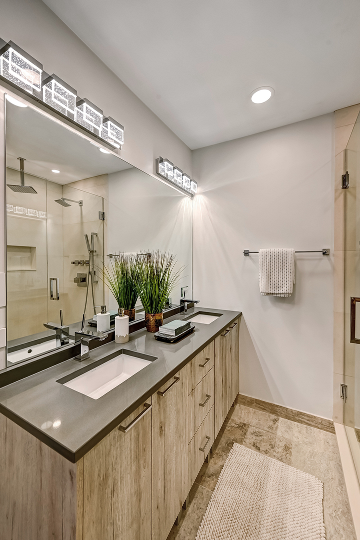 360 Claymoor Road #3G, Hinsdale, IL 60521