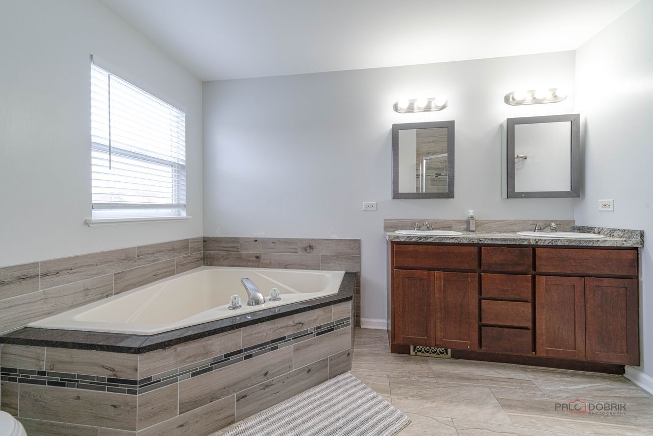 3115 Almond Lane, McHenry, IL 60051