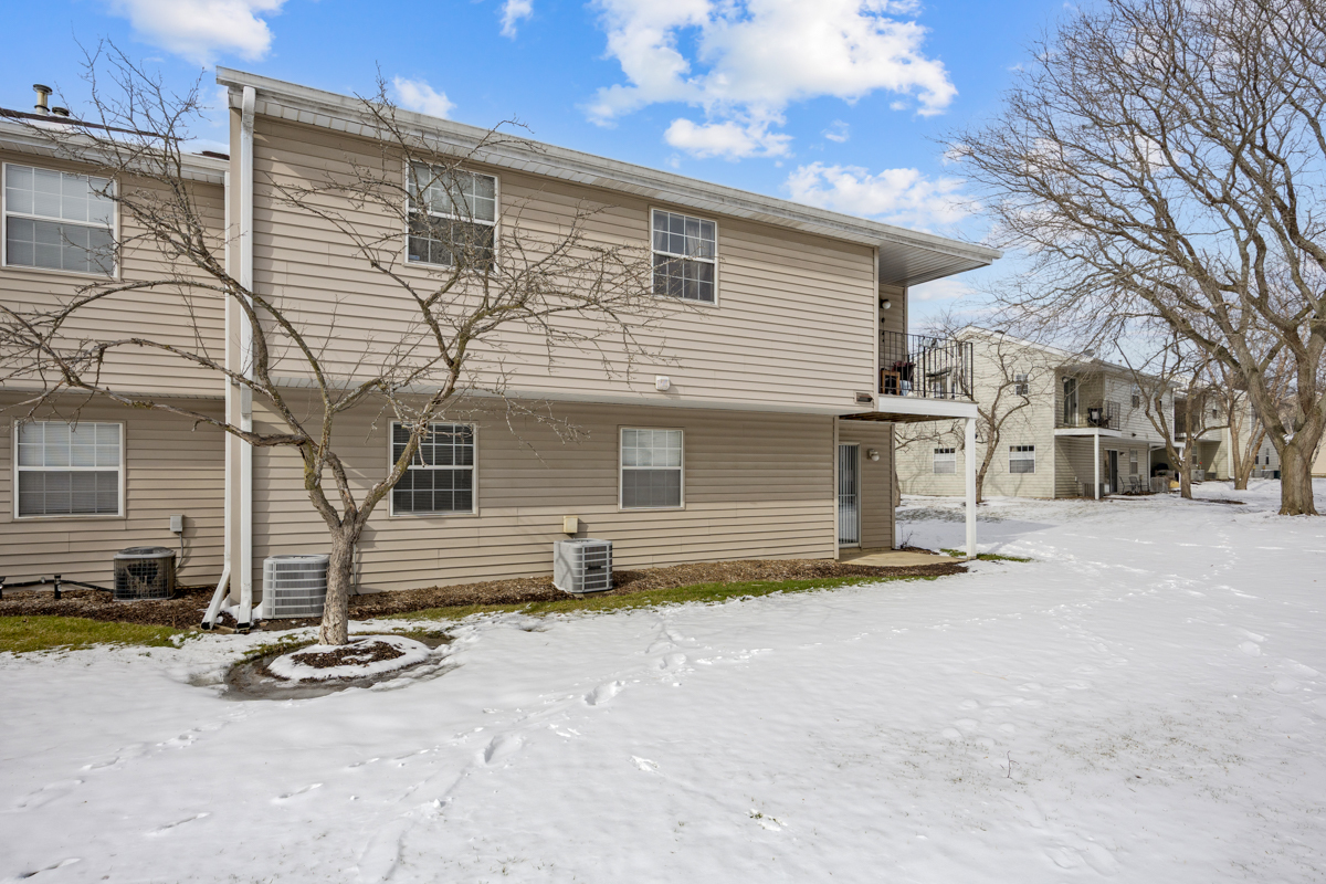527 E Shag Bark Lane #A, Streamwood, IL 60107