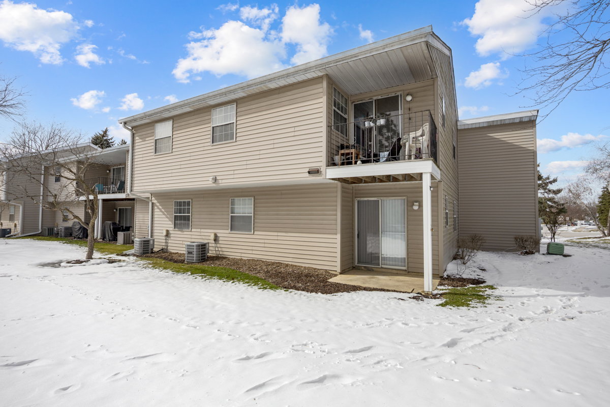 527 E Shag Bark Lane #A, Streamwood, IL 60107