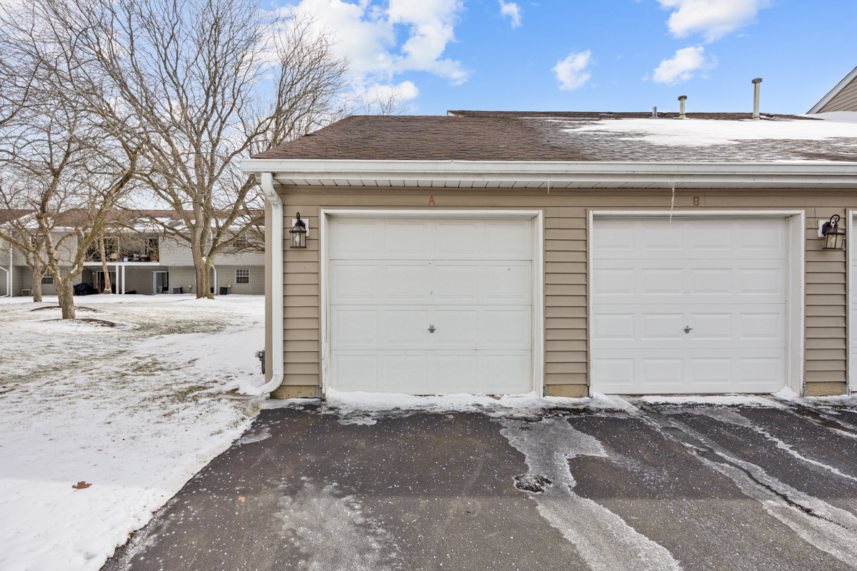 527 E Shag Bark Lane #A, Streamwood, IL 60107