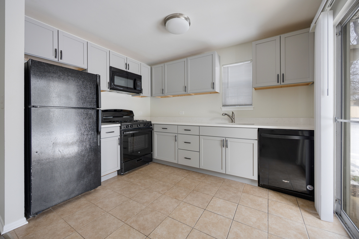 527 E Shag Bark Lane #A, Streamwood, IL 60107