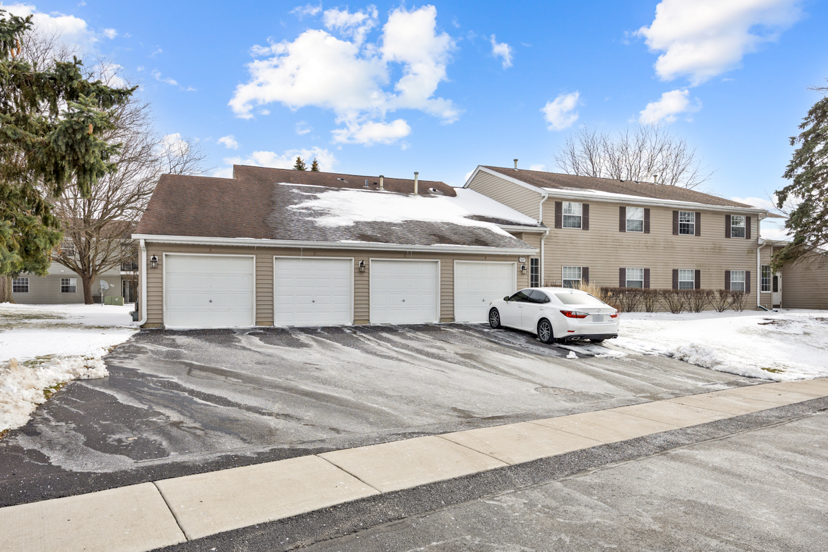 527 E Shag Bark Lane #A, Streamwood, IL 60107