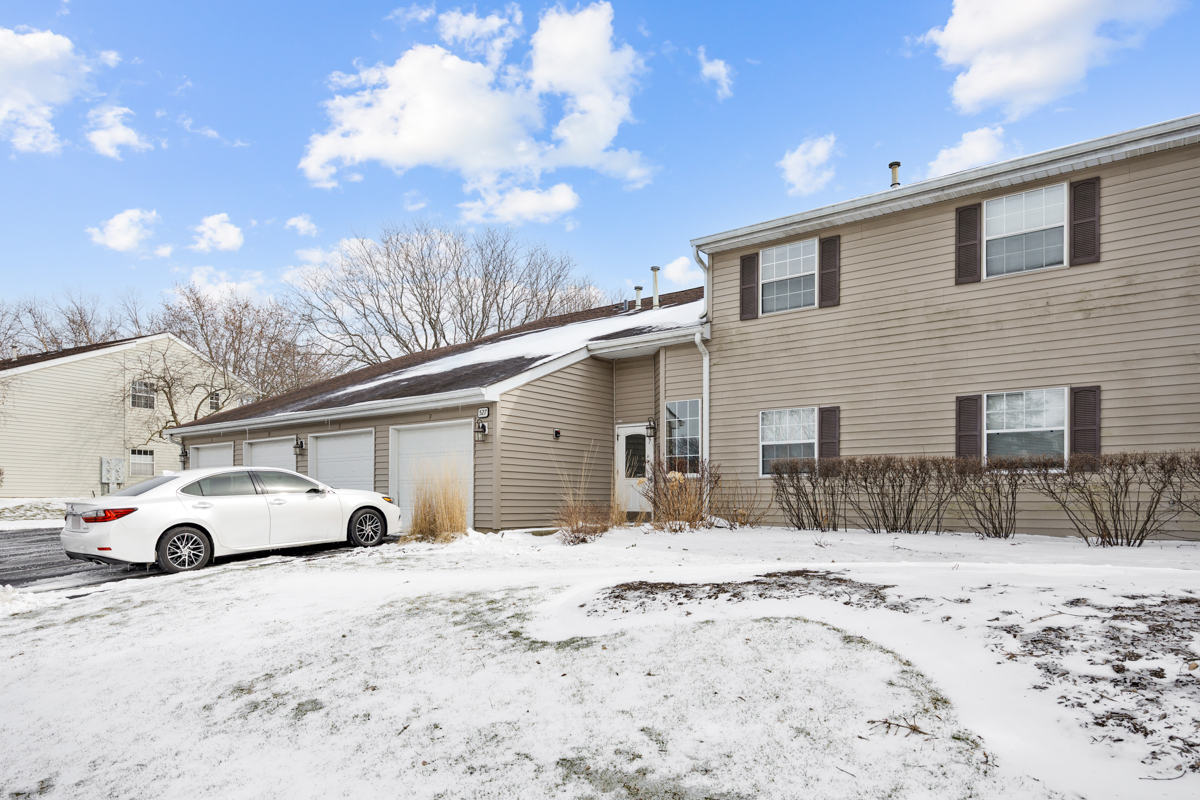 527 E Shag Bark Lane #A, Streamwood, IL 60107