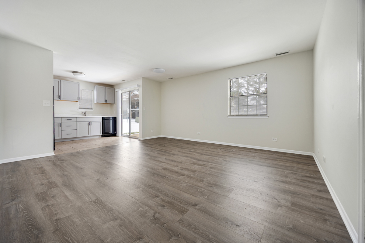 527 E Shag Bark Lane #A, Streamwood, IL 60107