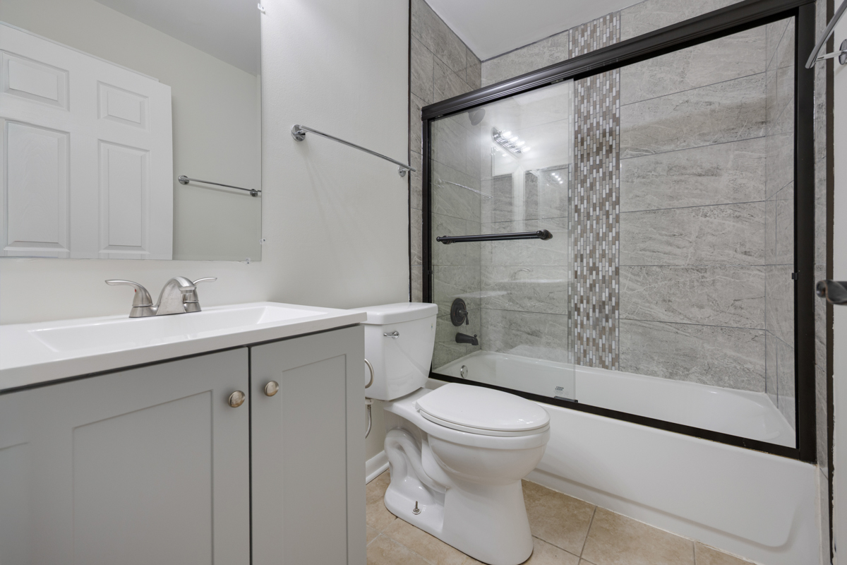 527 E Shag Bark Lane #A, Streamwood, IL 60107