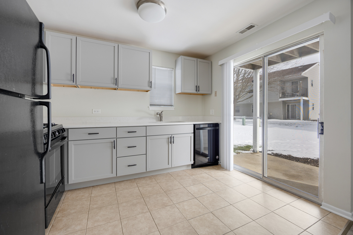 527 E Shag Bark Lane #A, Streamwood, IL 60107