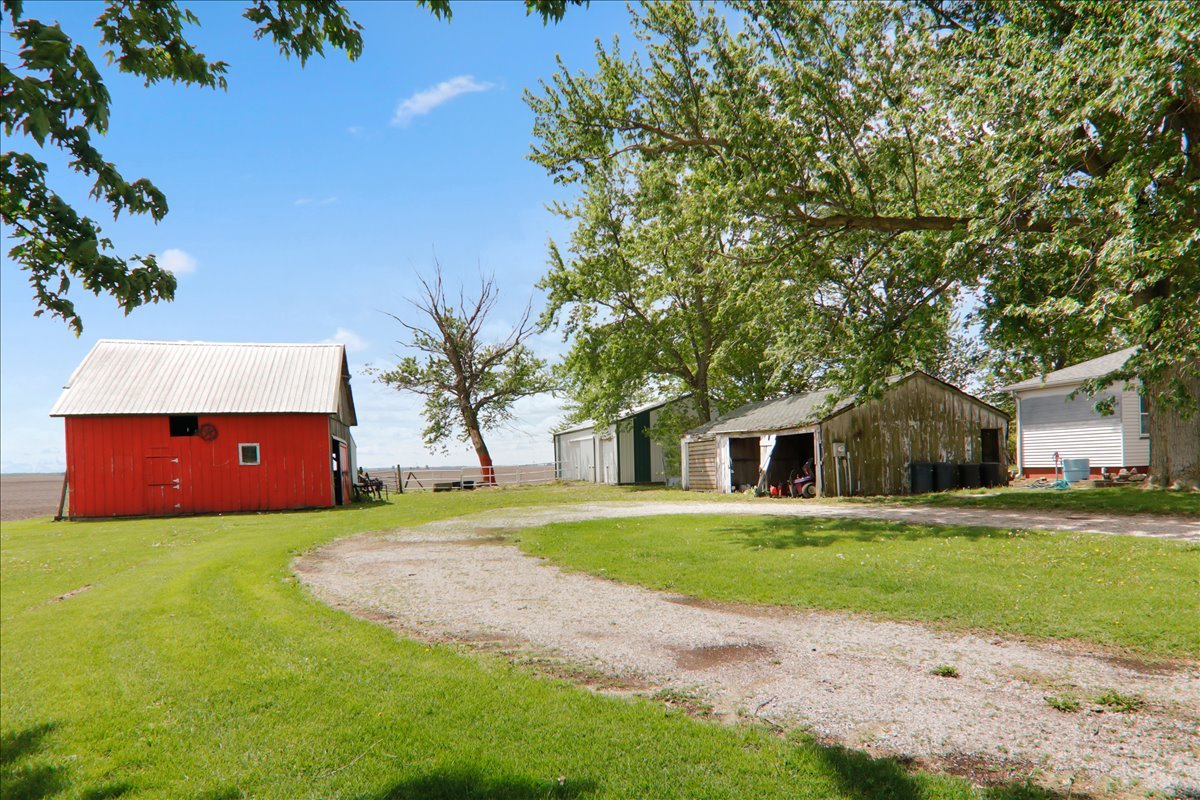 33329 Olympia Road, Minier, IL 61759