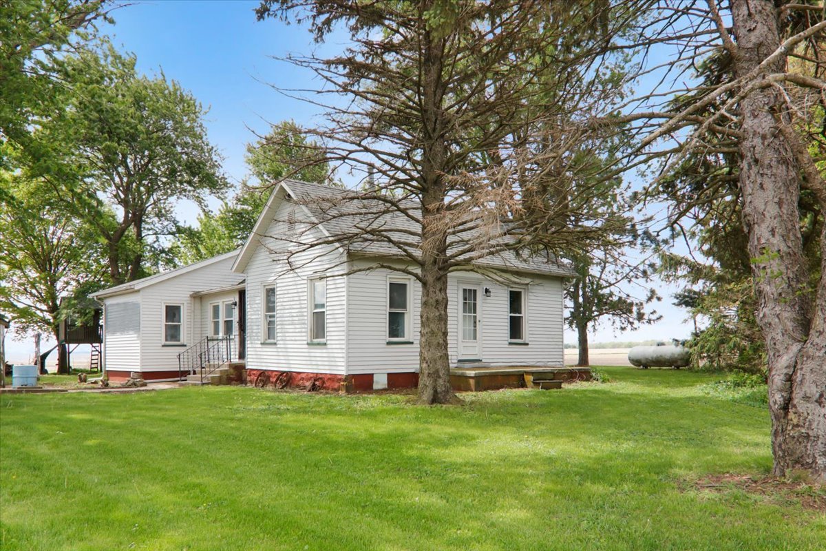 33329 Olympia Road, Minier, IL 61759
