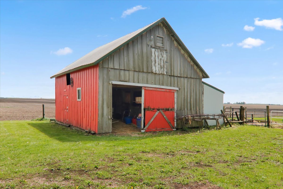 33329 Olympia Road, Minier, IL 61759