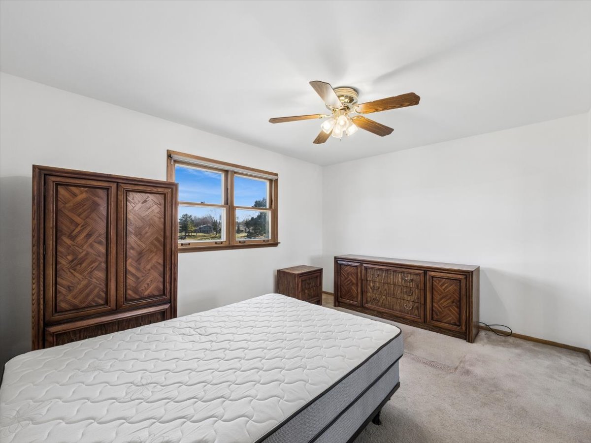 1000 Lancaster Court, Hoffman Estates, IL 60169