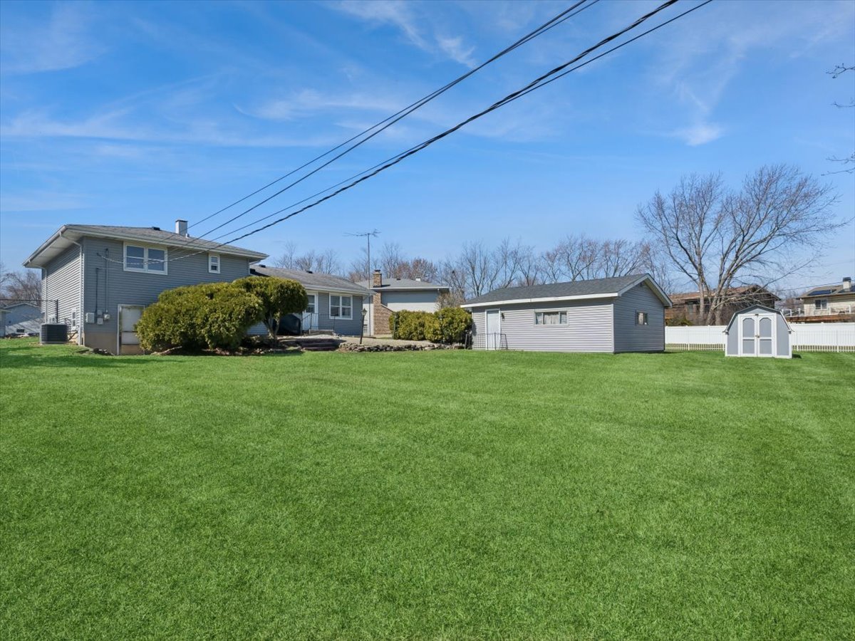 1000 Lancaster Court, Hoffman Estates, IL 60169