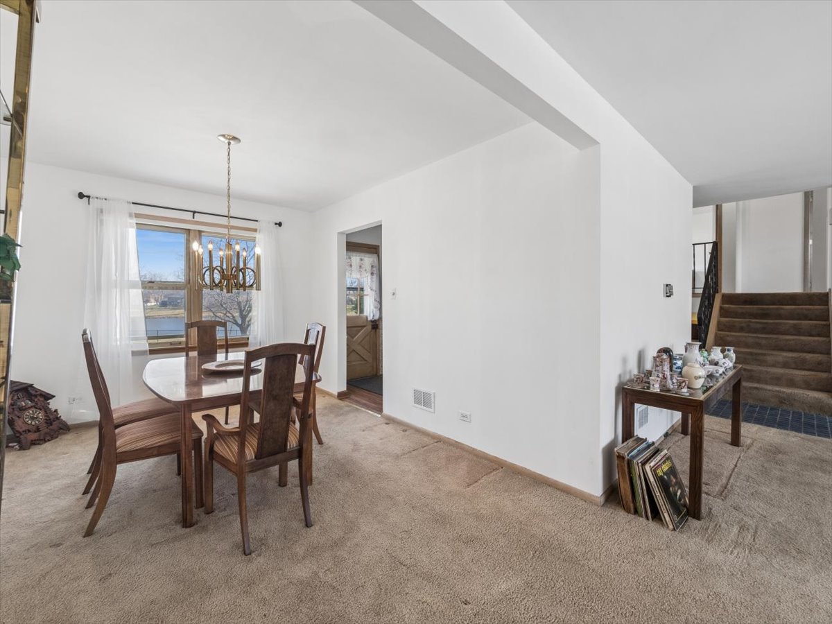 1000 Lancaster Court, Hoffman Estates, IL 60169