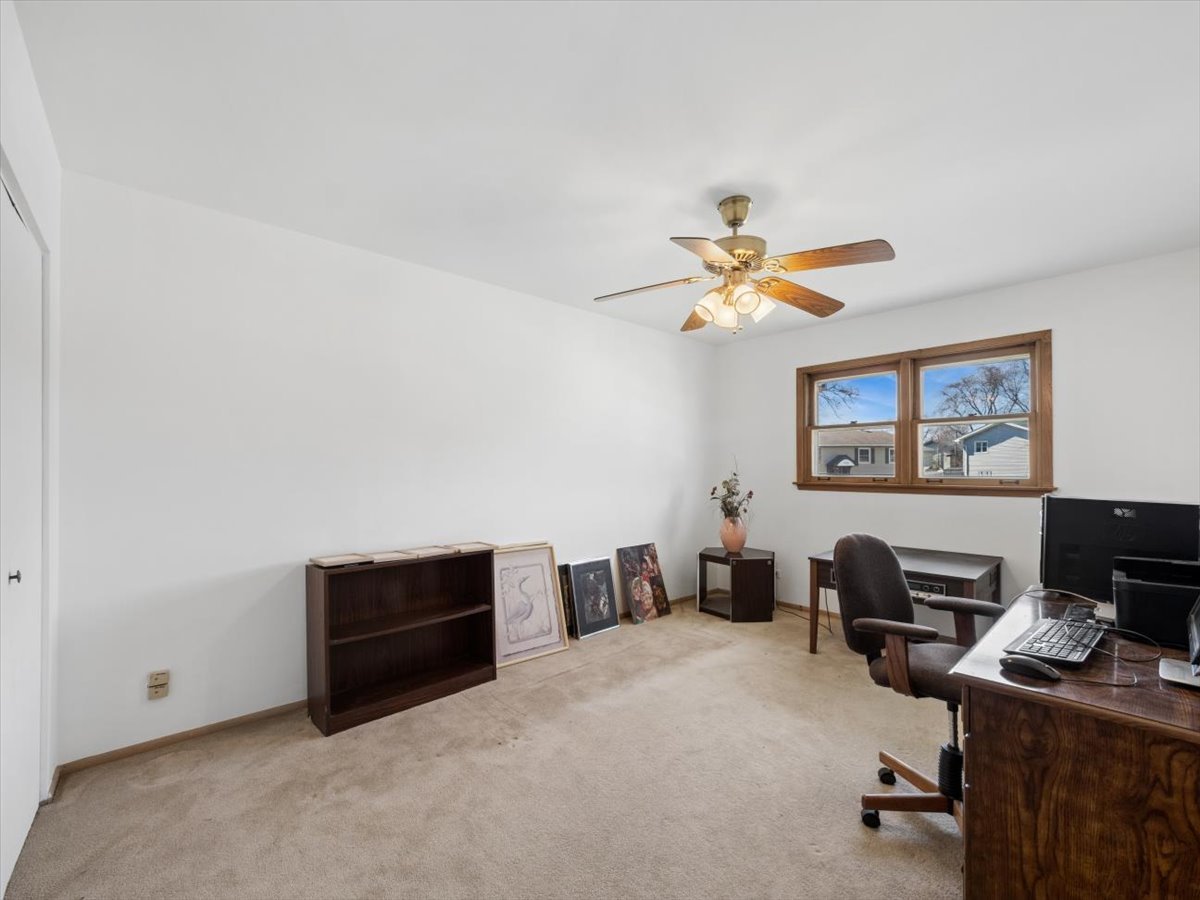 1000 Lancaster Court, Hoffman Estates, IL 60169