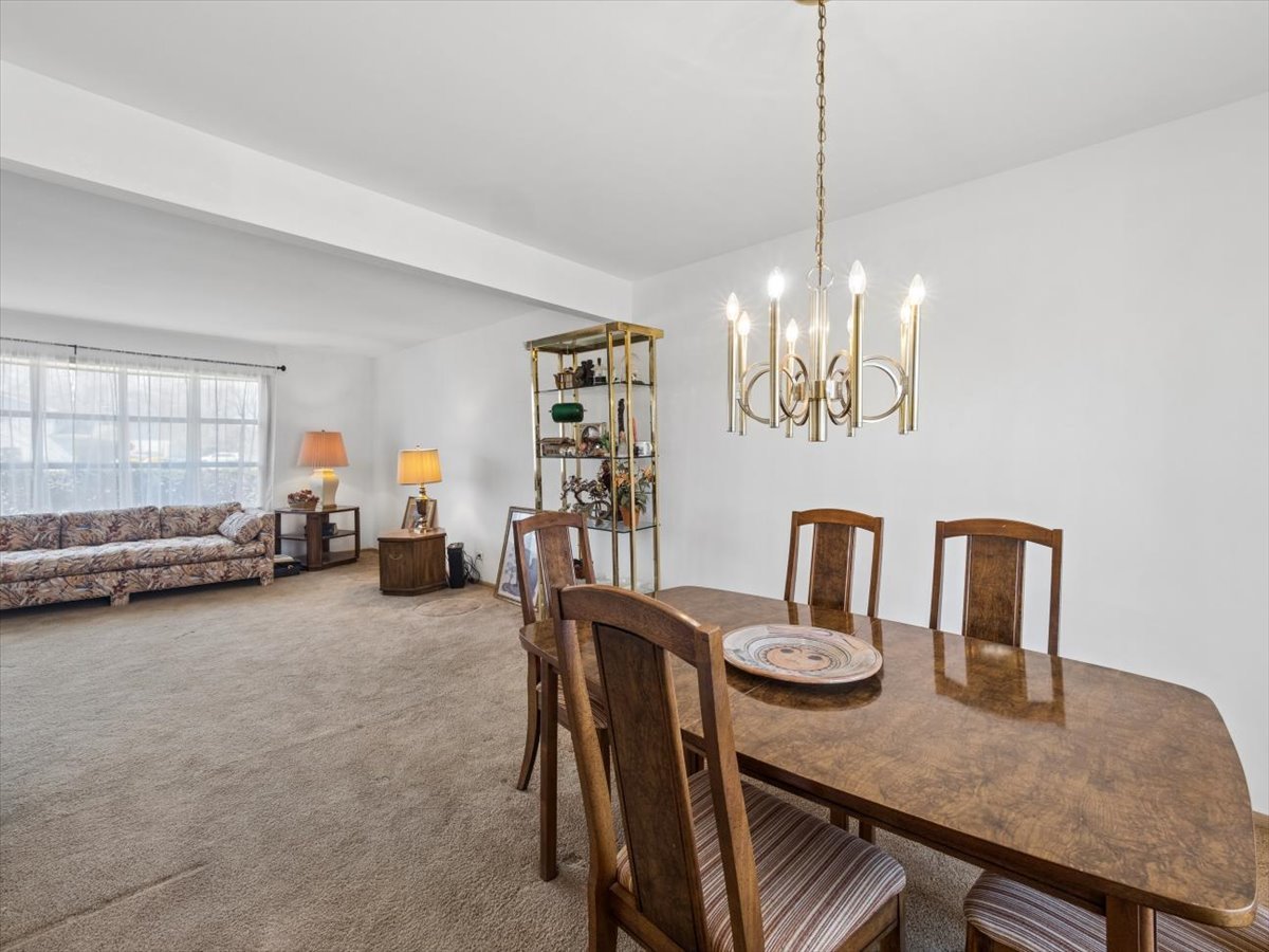 1000 Lancaster Court, Hoffman Estates, IL 60169