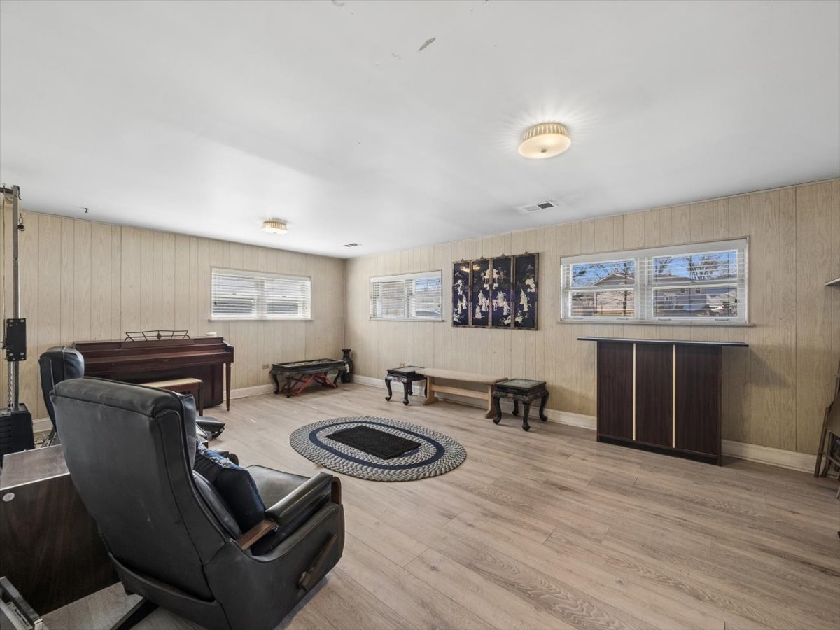 1000 Lancaster Court, Hoffman Estates, IL 60169