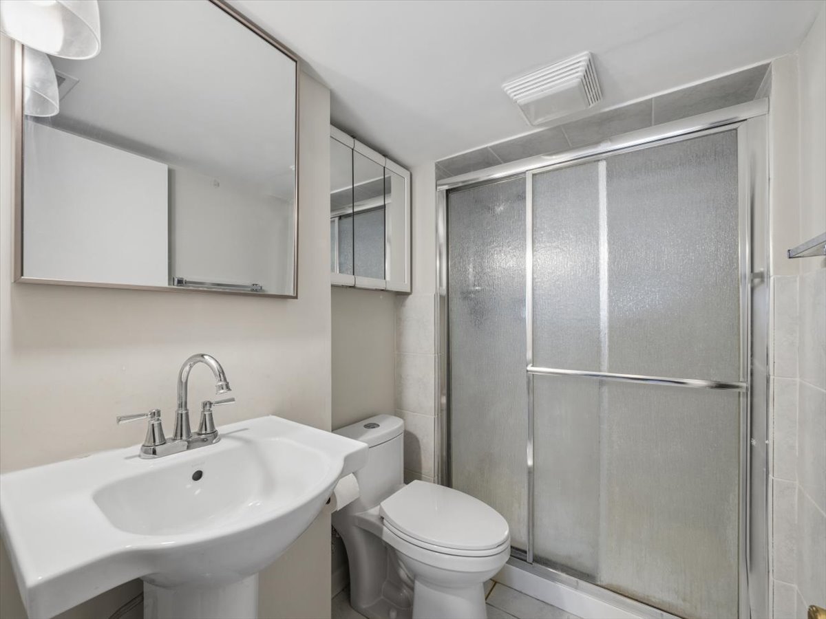 1000 Lancaster Court, Hoffman Estates, IL 60169