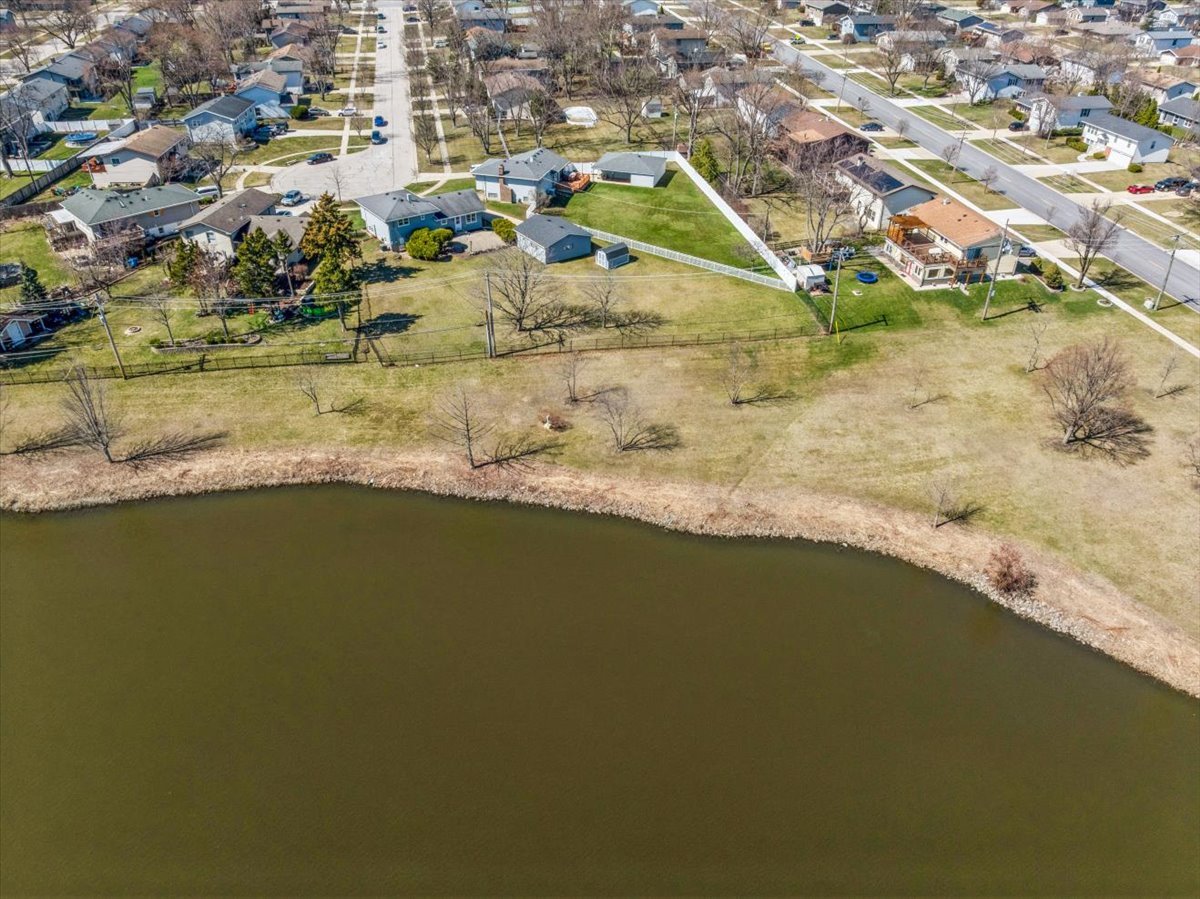 1000 Lancaster Court, Hoffman Estates, IL 60169