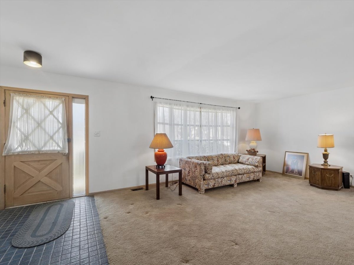 1000 Lancaster Court, Hoffman Estates, IL 60169