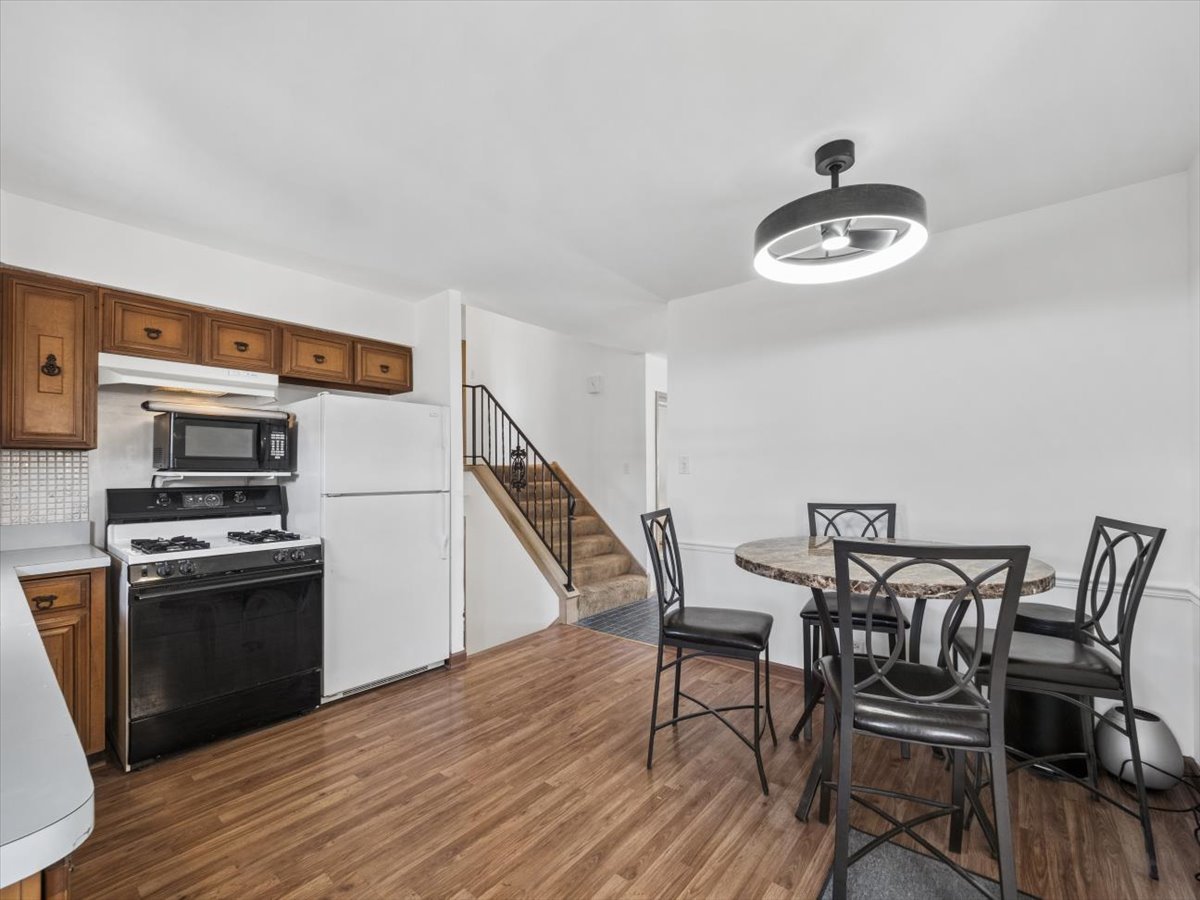 1000 Lancaster Court, Hoffman Estates, IL 60169