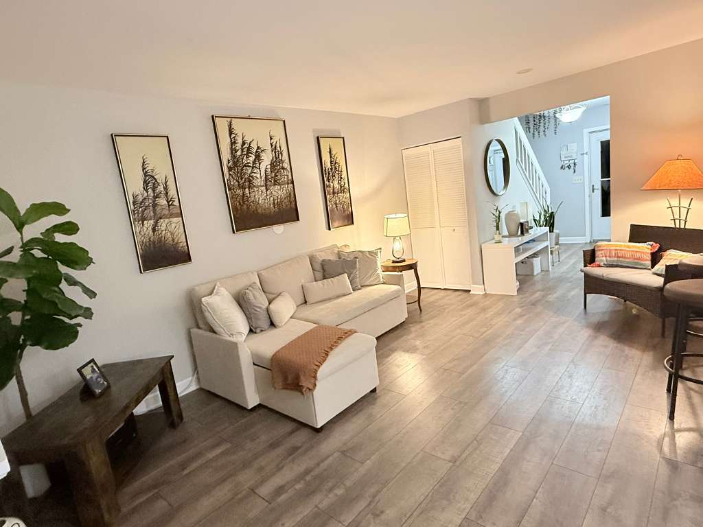 640 Pleasant Place, Island Lake, IL 60042