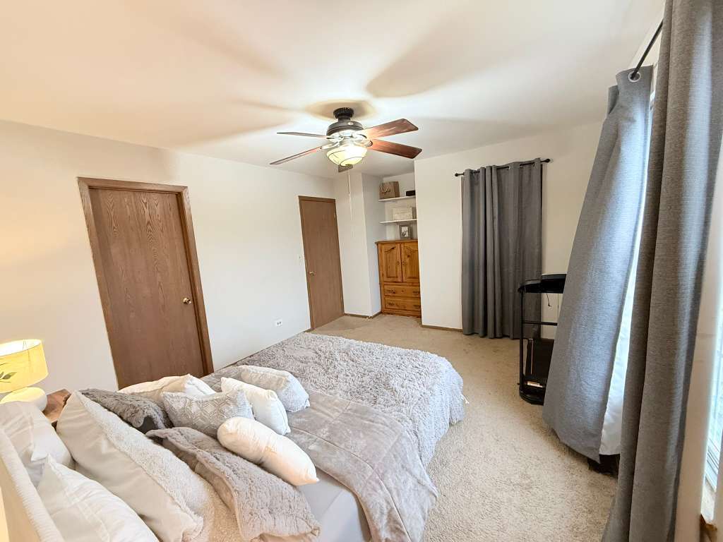 640 Pleasant Place, Island Lake, IL 60042