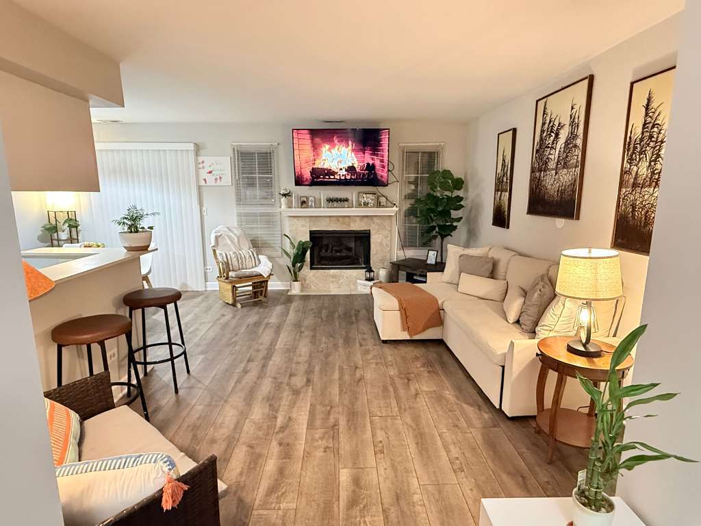 640 Pleasant Place, Island Lake, IL 60042