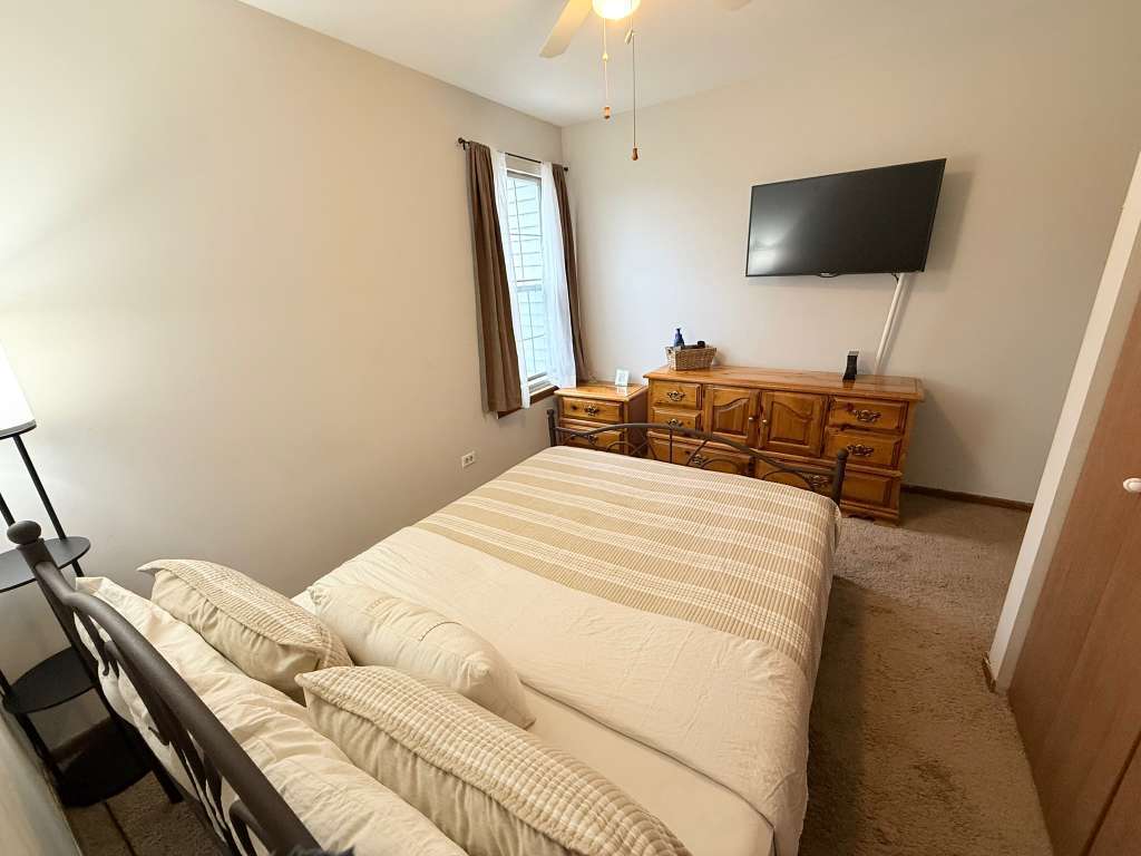 640 Pleasant Place, Island Lake, IL 60042