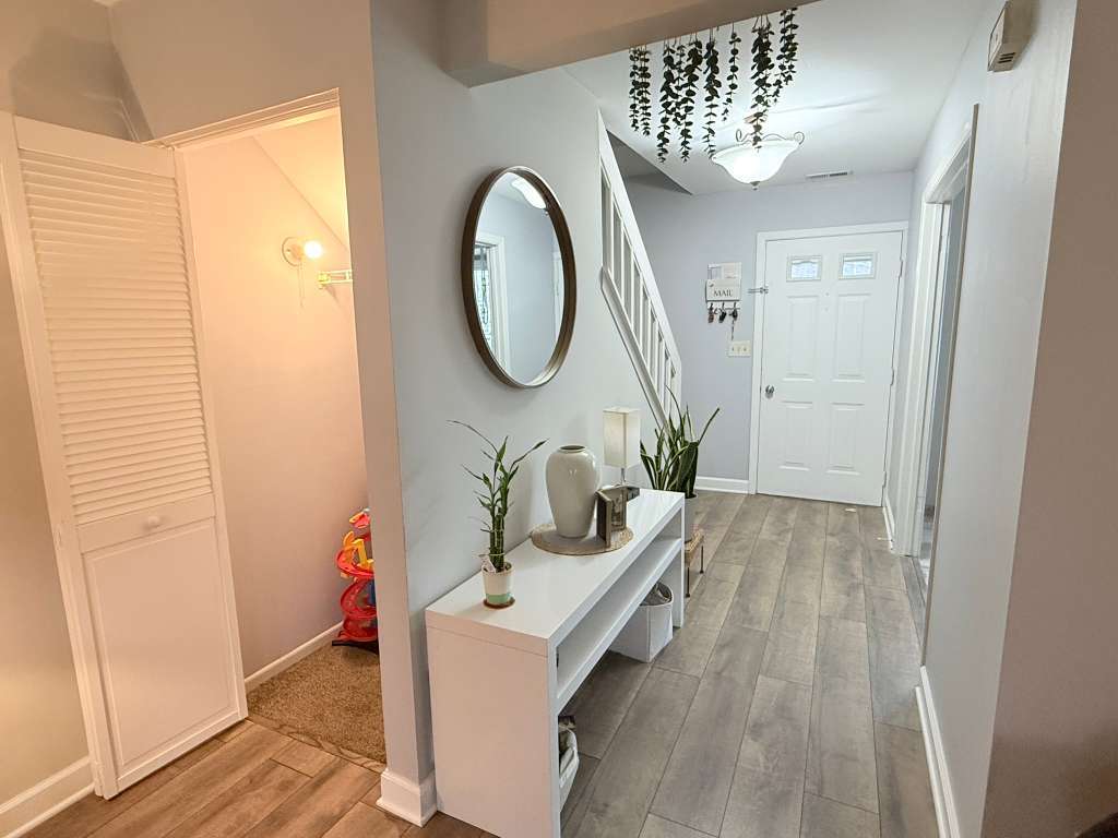 640 Pleasant Place, Island Lake, IL 60042