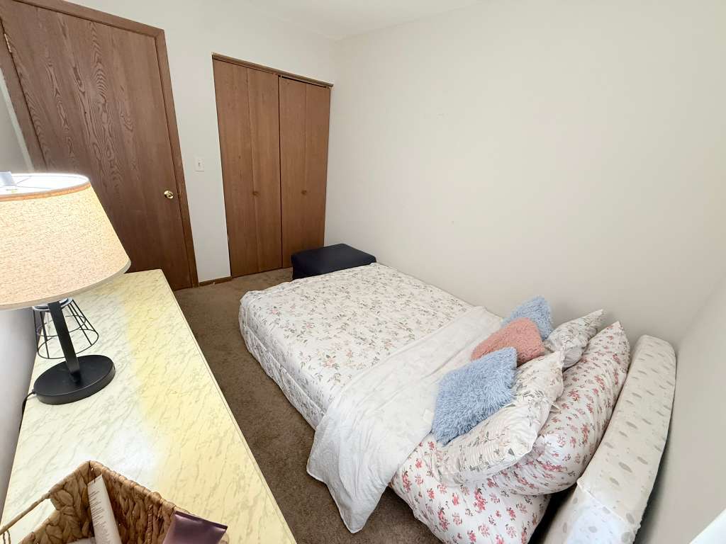 640 Pleasant Place, Island Lake, IL 60042