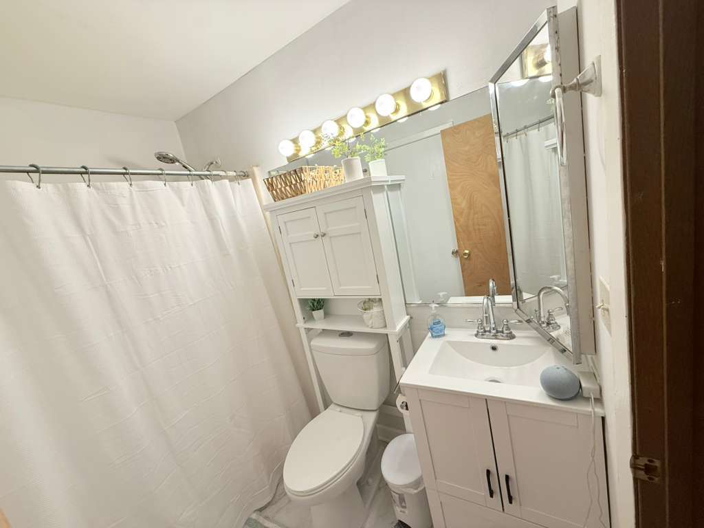 640 Pleasant Place, Island Lake, IL 60042