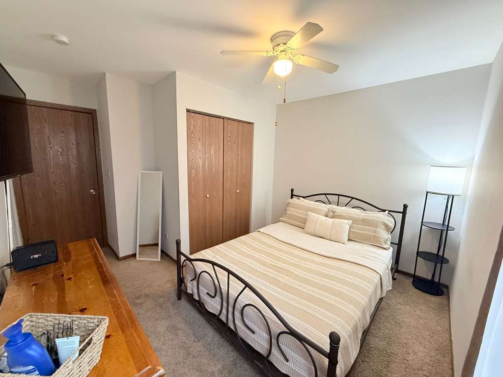 640 Pleasant Place, Island Lake, IL 60042