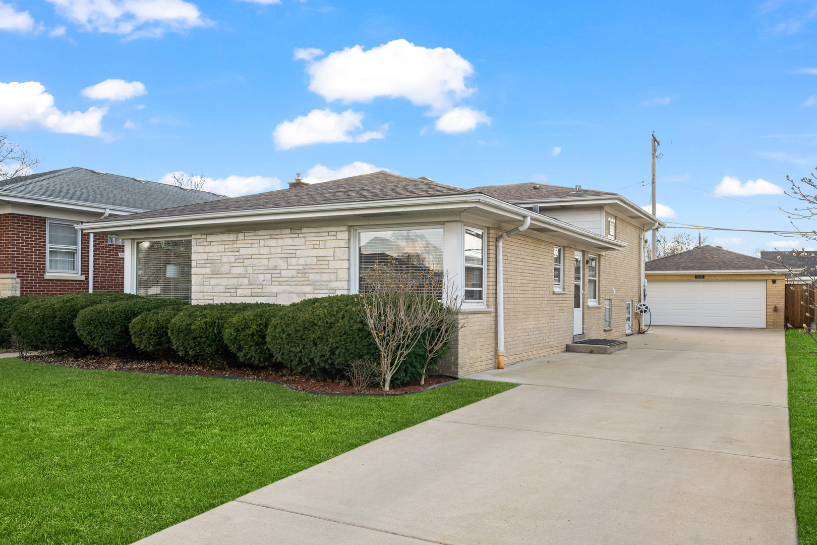 2610 Sunnyside Avenue, Westchester, IL 60154