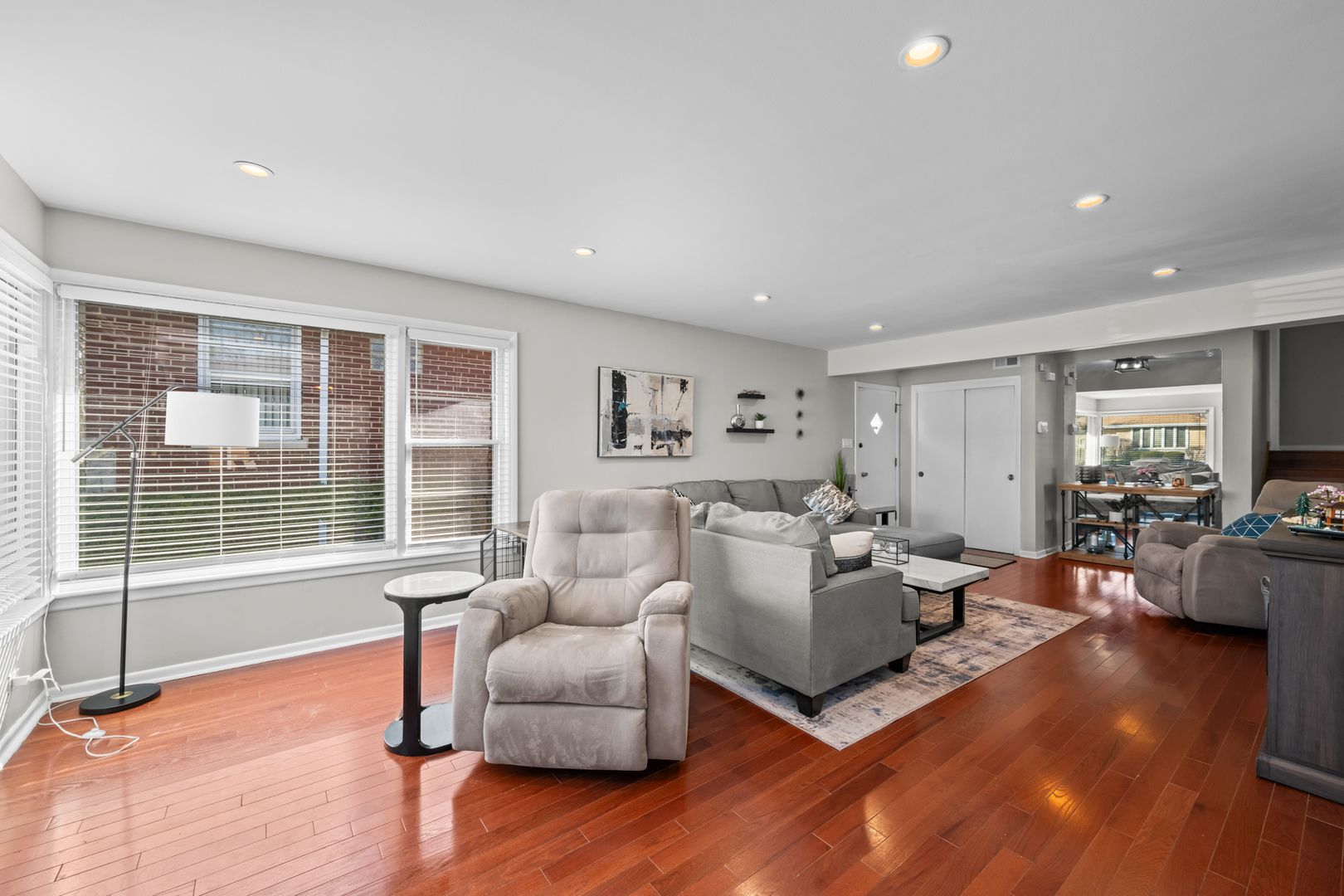 2610 Sunnyside Avenue, Westchester, IL 60154