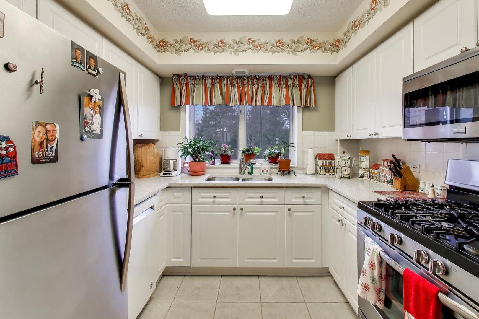 710 Creekside Drive #104A, Mount Prospect, IL 60056