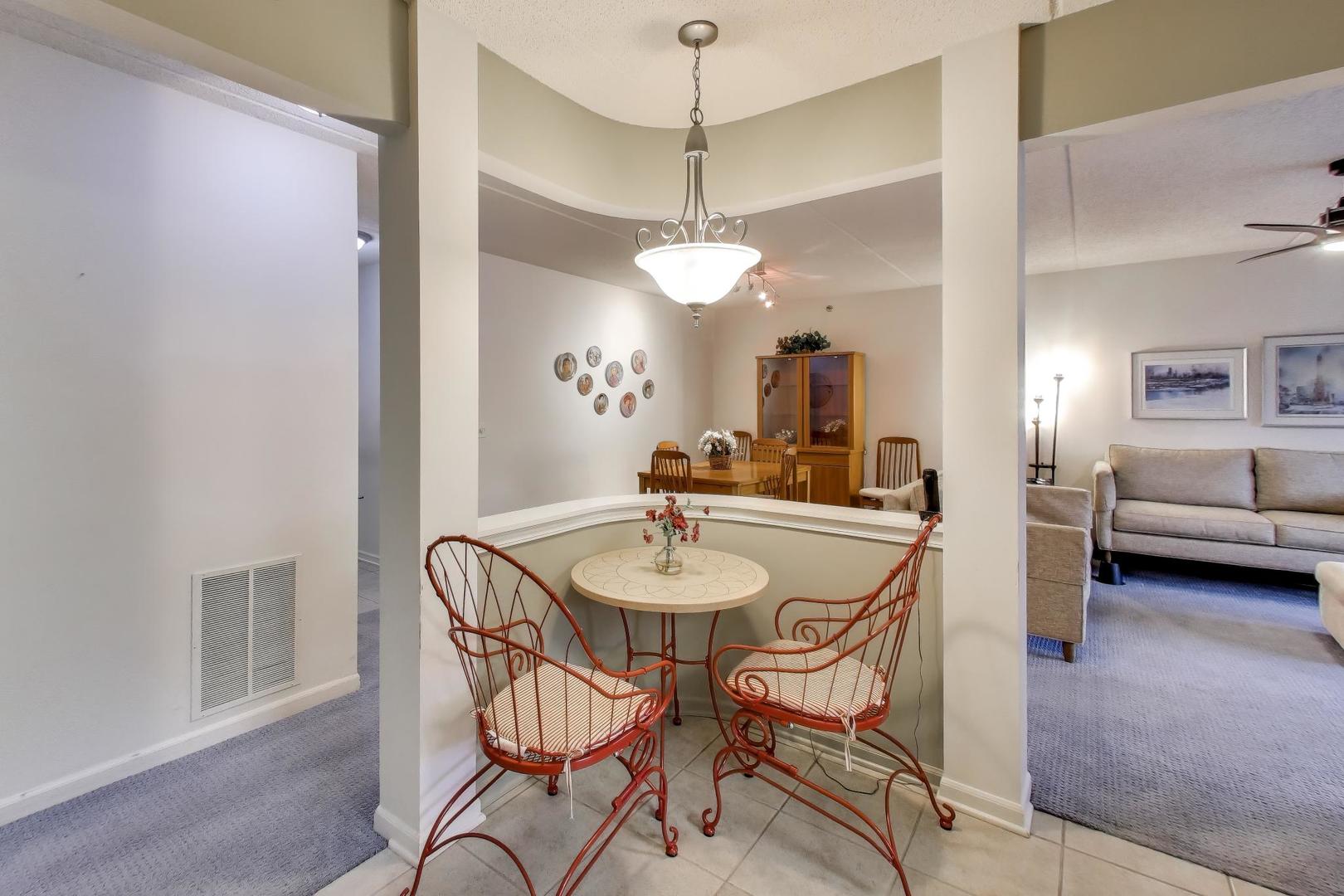 710 Creekside Drive #104A, Mount Prospect, IL 60056