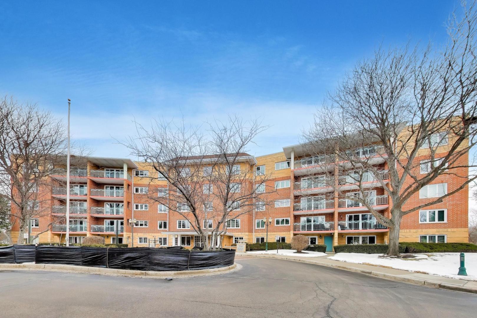 710 Creekside Drive #104A, Mount Prospect, IL 60056