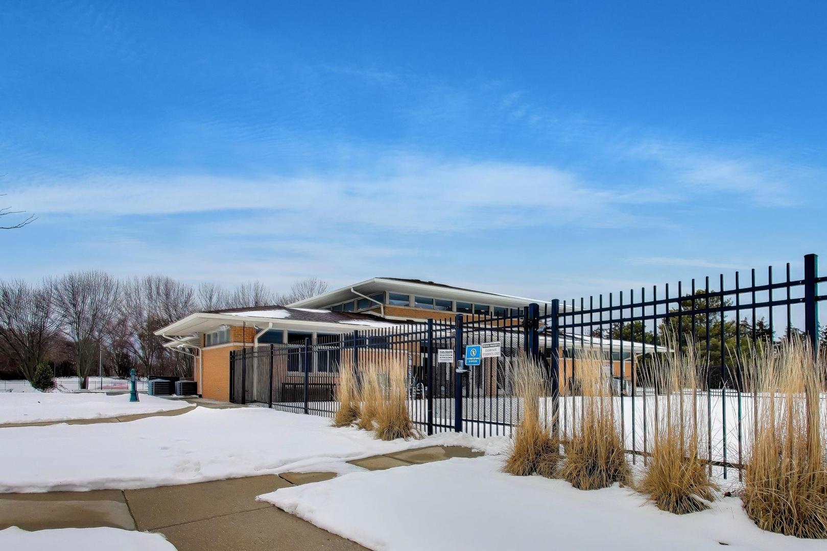 710 Creekside Drive #104A, Mount Prospect, IL 60056