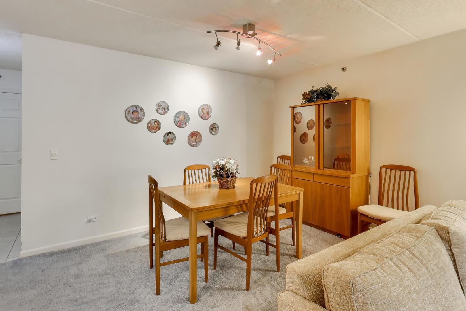 710 Creekside Drive #104A, Mount Prospect, IL 60056