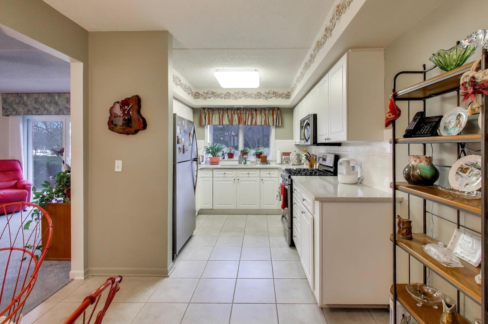 710 Creekside Drive #104A, Mount Prospect, IL 60056