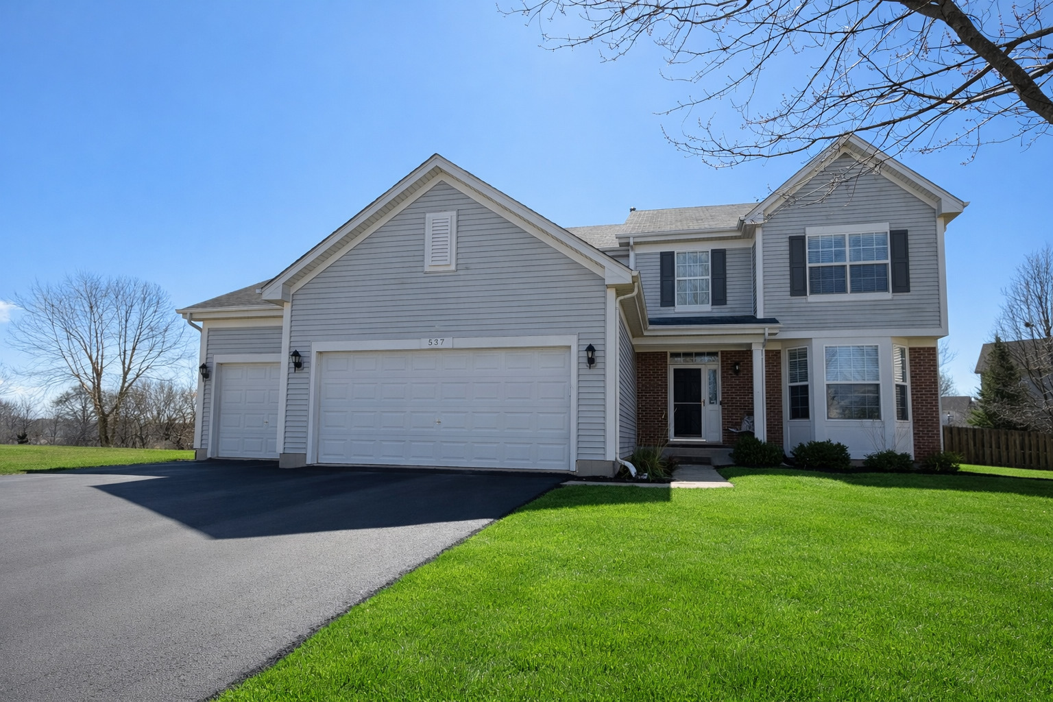 537 W Mara Lynn Court, Round Lake, IL 60073