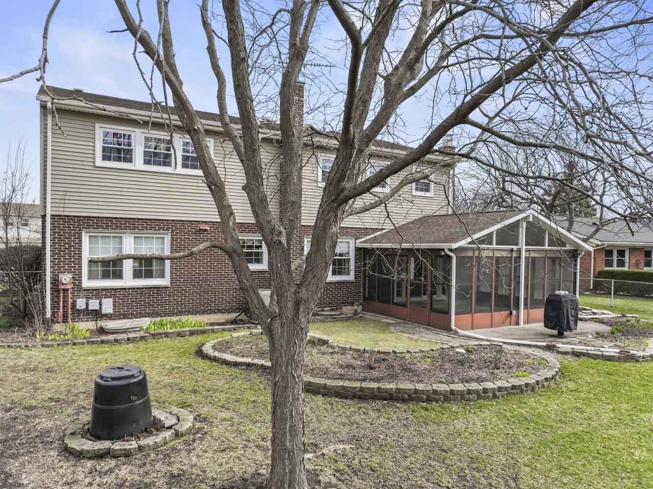 2007 E Robinhood Lane, Arlington Heights, IL 60004