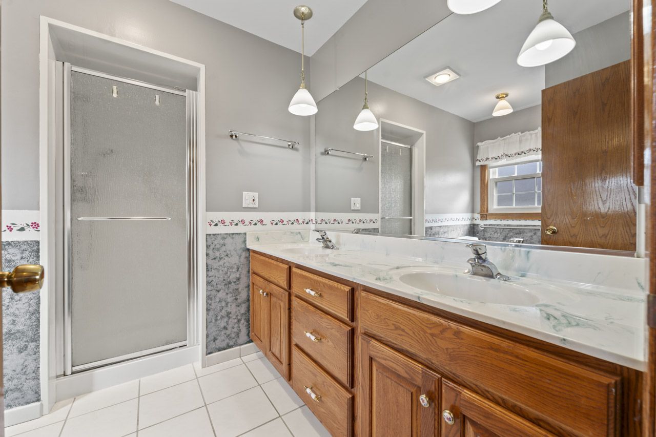 2007 E Robinhood Lane, Arlington Heights, IL 60004