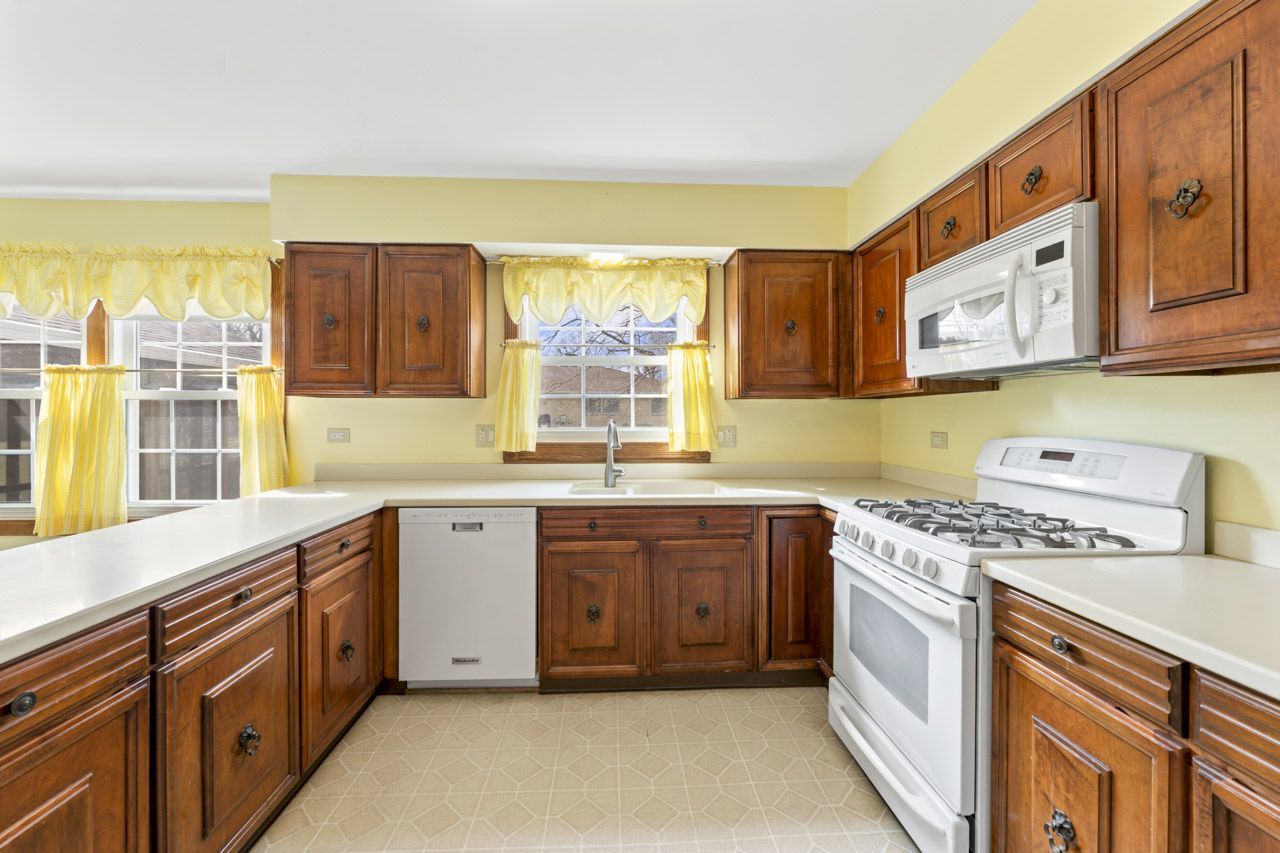 2007 E Robinhood Lane, Arlington Heights, IL 60004