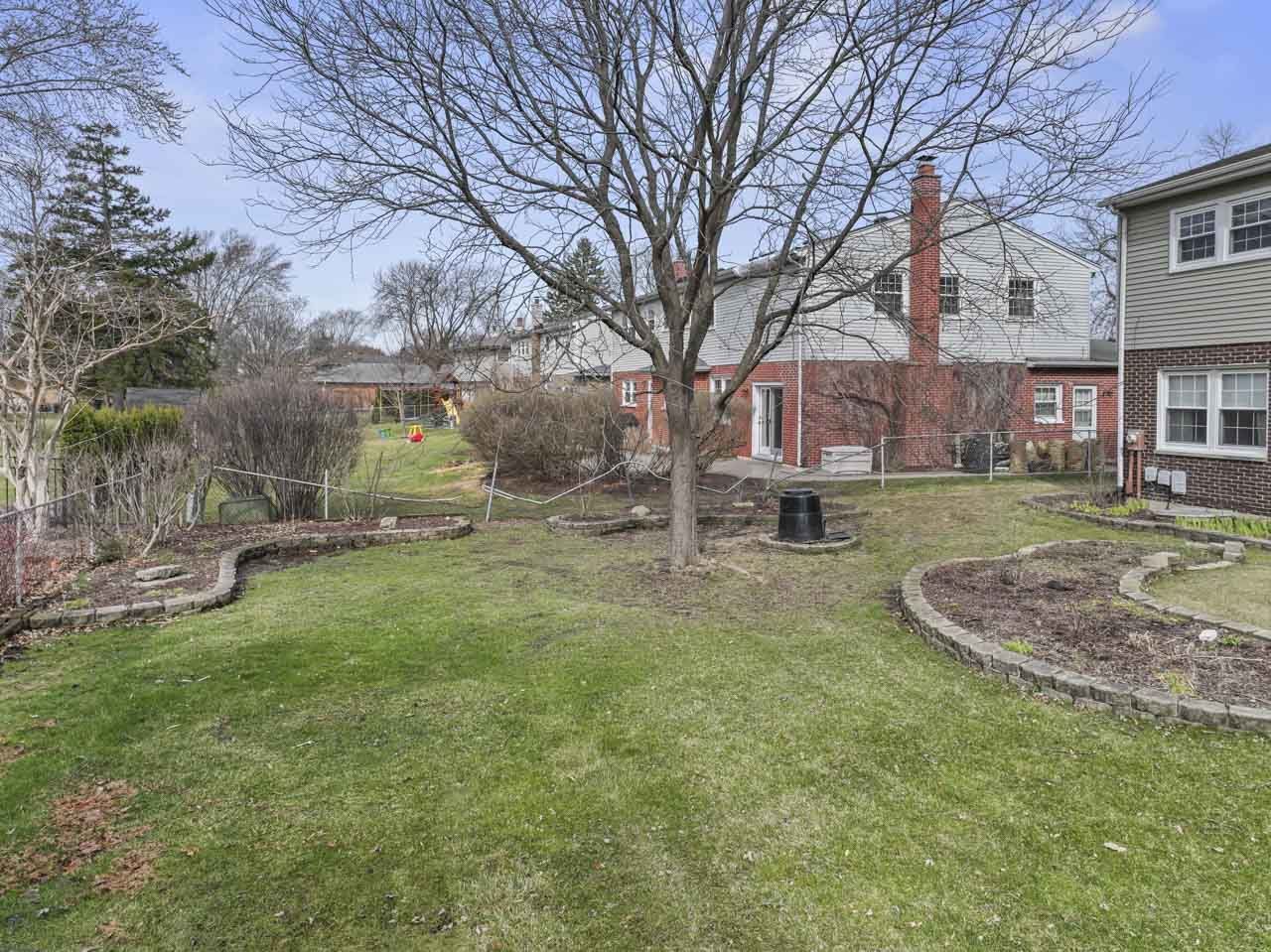 2007 E Robinhood Lane, Arlington Heights, IL 60004