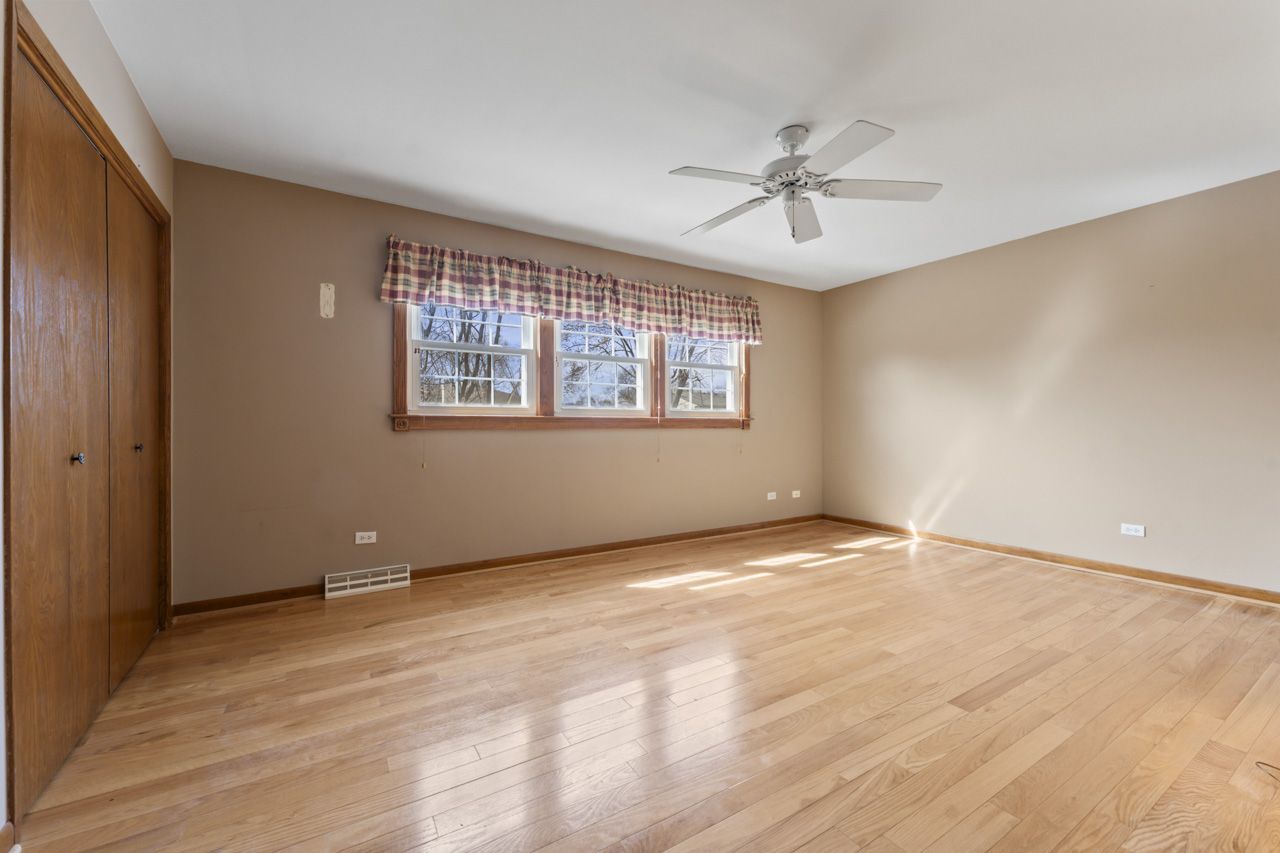 2007 E Robinhood Lane, Arlington Heights, IL 60004